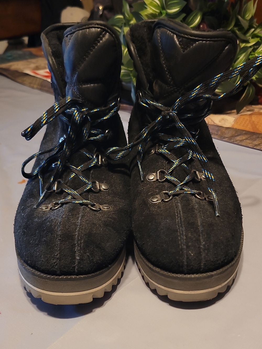 UGGVBlack Suede Lace-Up Boots